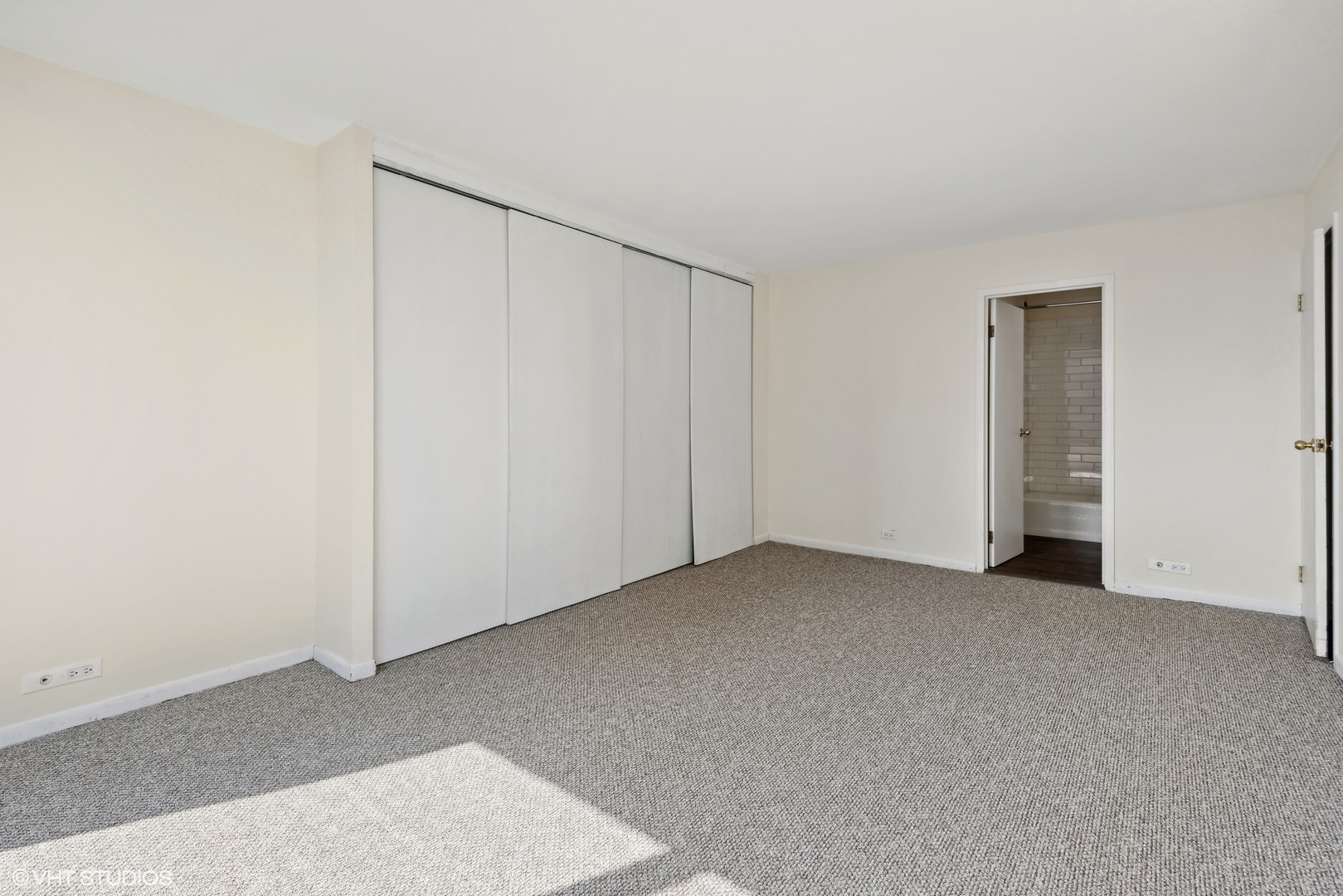 5445 North Sheridan Road, Unit 3812 Chicago, IL 60640 - Photo 19 of 21 a view of an empty room