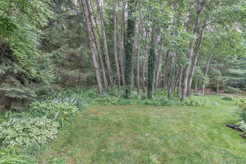 1744 Peavy Road Howell, MI 48843 - Photo 32 of 34