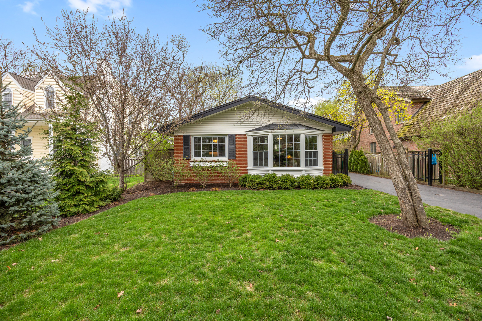 1621 Sunset Ridge Road Glenview, IL 60025 - Photo 2 of 31