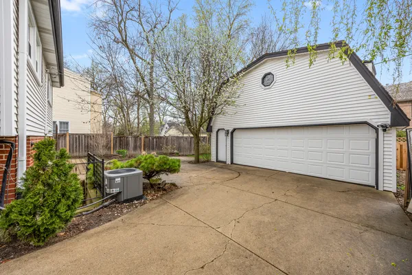 $589,000 | 1621 Sunset Ridge Road, Glenview, IL 60025