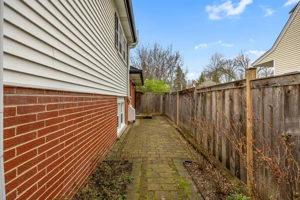 $589,000 | 1621 Sunset Ridge Road, Glenview, IL 60025