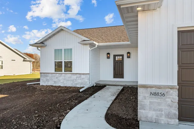 $540,000 | N8856 Dublin Pass, Menasha, WI 54952