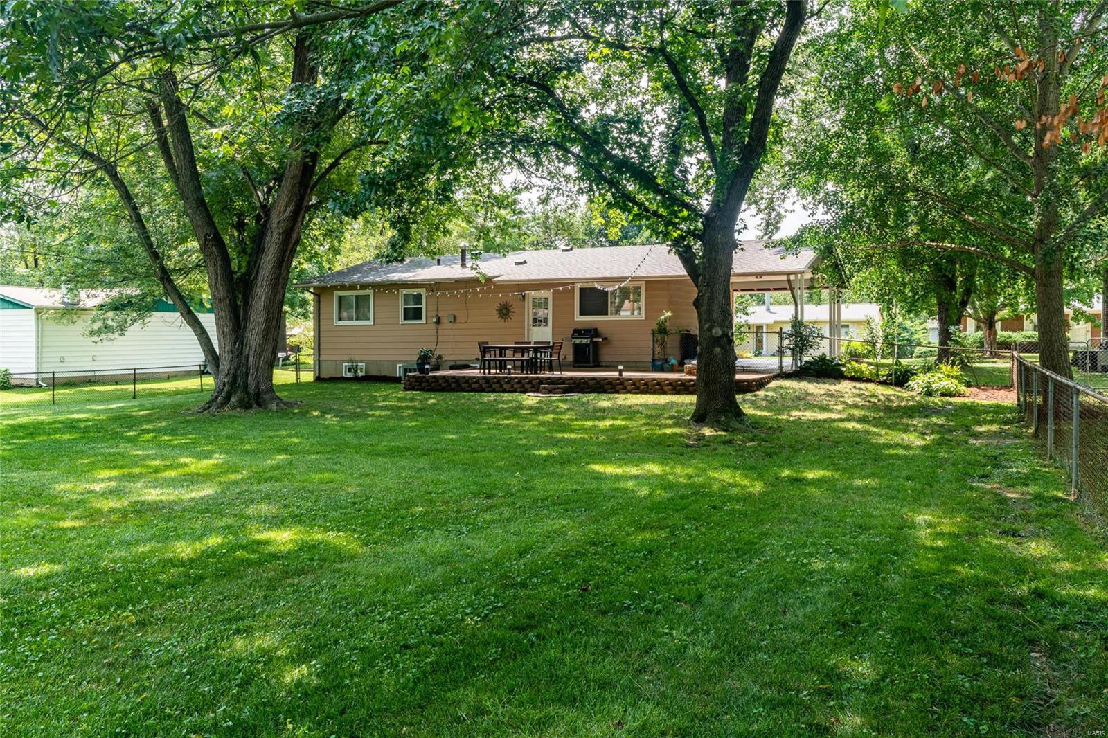 402 Ranch Drive Ballwin, MO 63011 - Photo 4 of 31