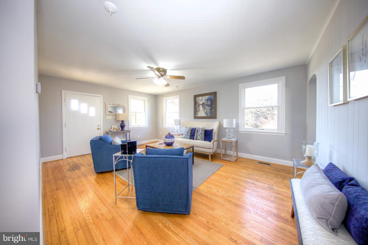 8830 Winands Road Randallstown, MD 21133 - Photo 2 of 30 Living Room