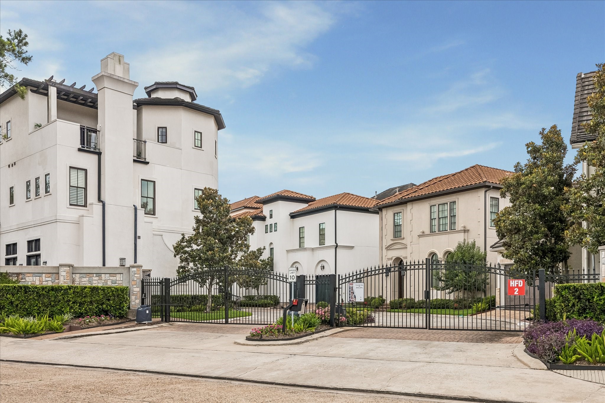907 Queen Annes Road Houston, TX 77024 - Photo 26 of 31 Located within a gated community in the Memorial area, offering a lock-and-leave lifestyle with convenient access to premier dining, shopping, and major thoroughfares.