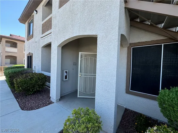 $1,675 | 2305 West Horizon Ridge Parkway, Unit 2911, Henderson, NV 89052