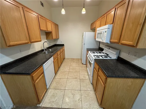$1,675 | 2305 West Horizon Ridge Parkway, Unit 2911, Henderson, NV 89052