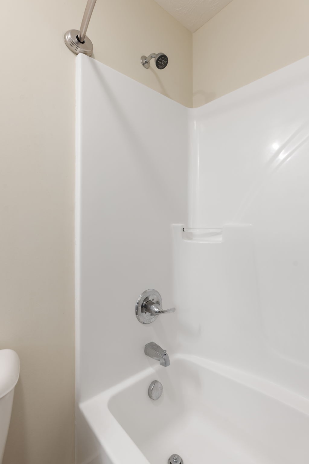 735 Belfast Farmington Road Lewisburg, TN 37091 - Photo 33 of 56 a bathroom with a tub