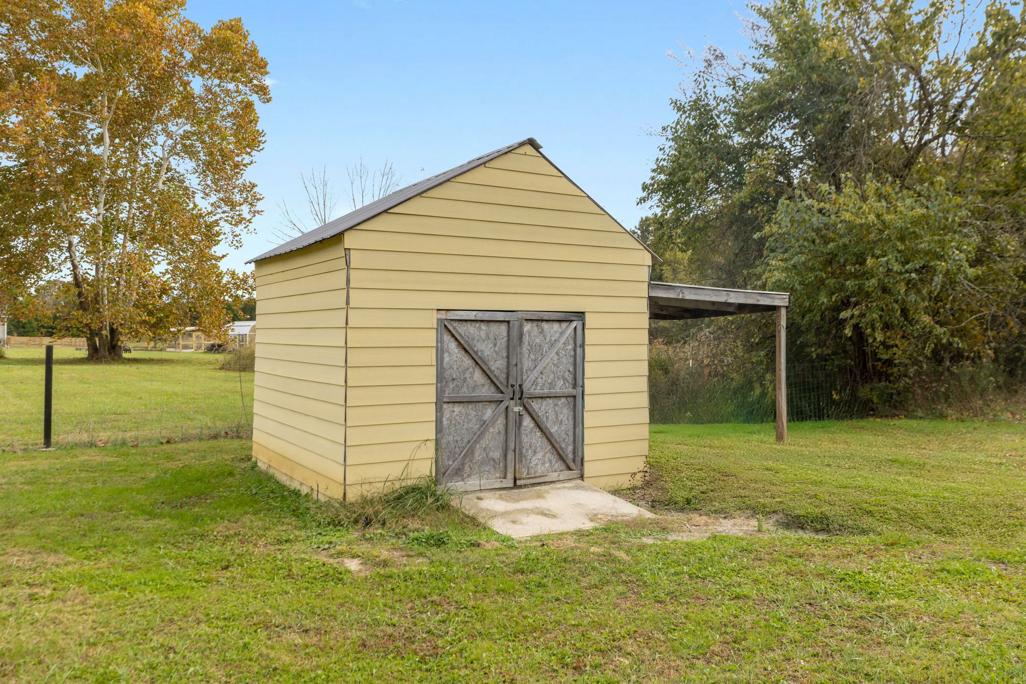 735 Belfast Farmington Road Lewisburg, TN 37091 - Photo 43 of 56 a view of a backyard of the house