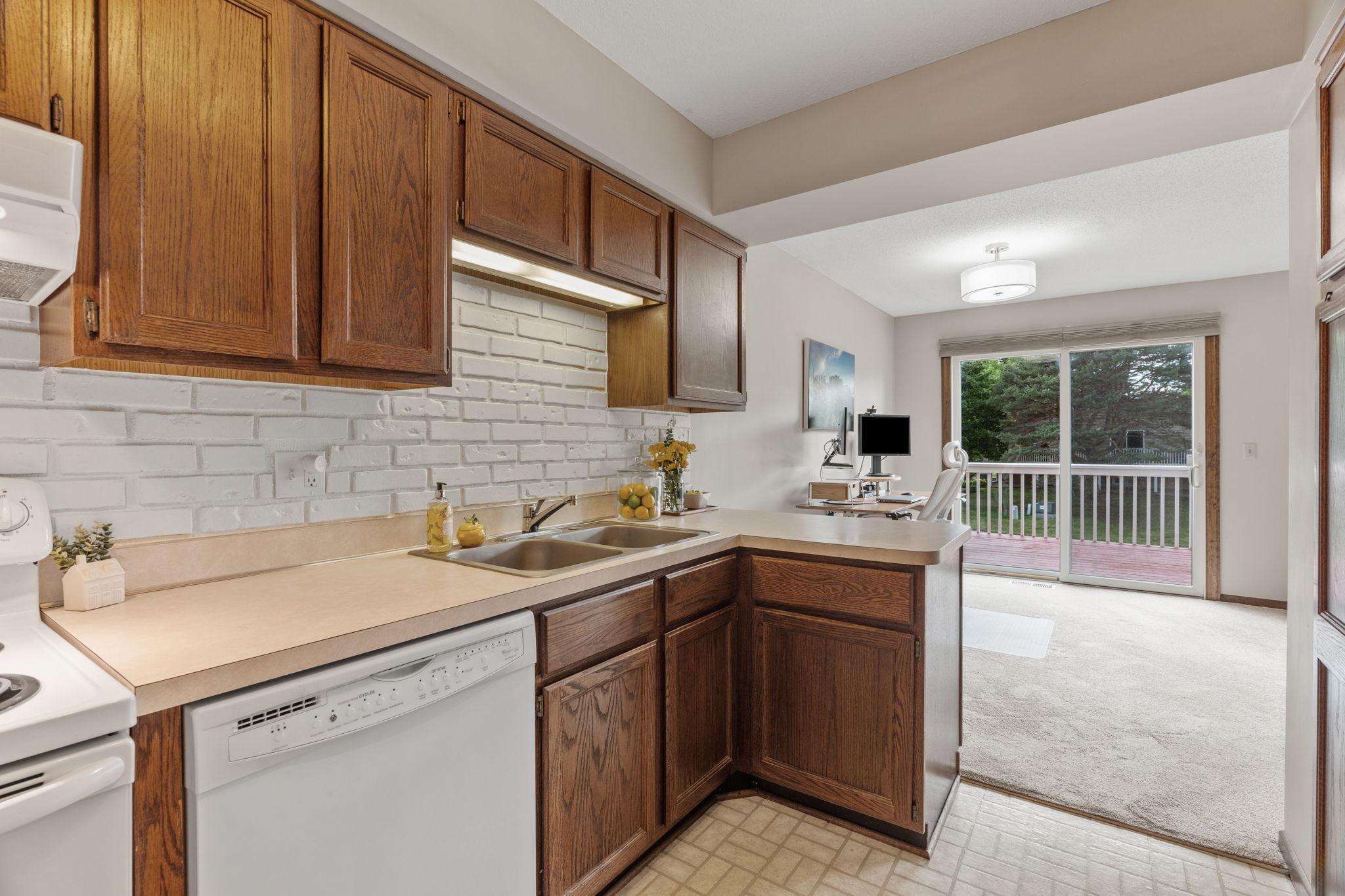 4656 Ridge Cliff Drive Eagan, MN 55122 - Photo 6 of 20