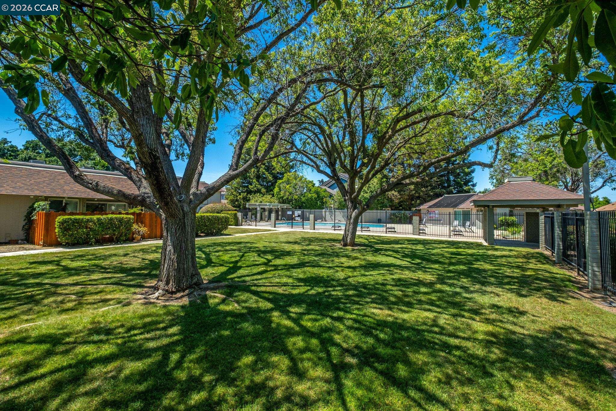 825 Oak Grove Road, Unit 16 Concord, CA 94518 - Photo 29 of 31