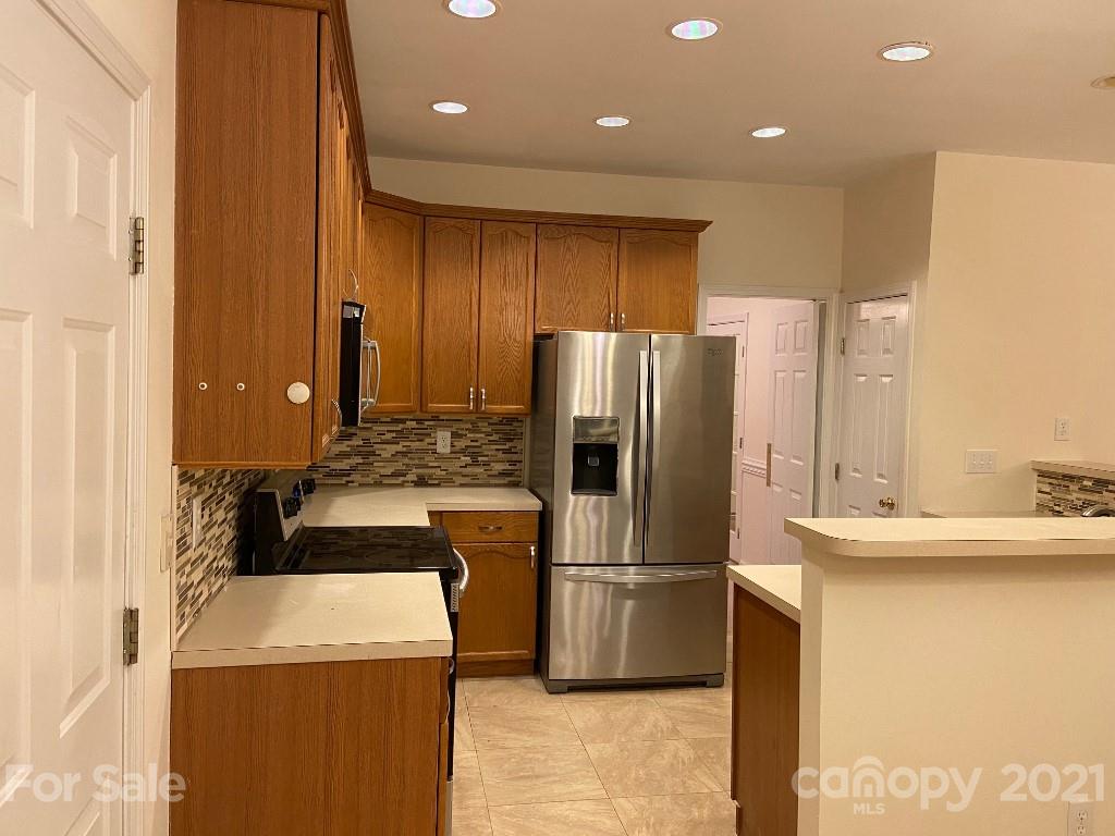 901 Cadogan Court Fort Mill, SC 29708 - Photo 11 of 33 a kitchen with a refrigerator a sink and a refrigerator