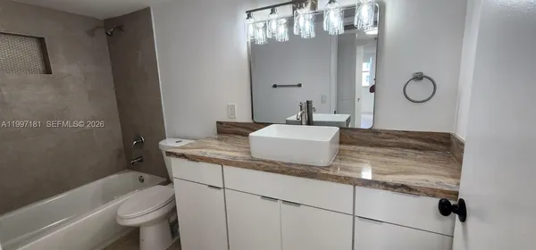 $1,950 | 8255 Lake Drive, Unit 405, Doral, FL 33166