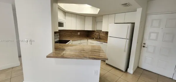 $1,950 | 8255 Lake Drive, Unit 405, Doral, FL 33166