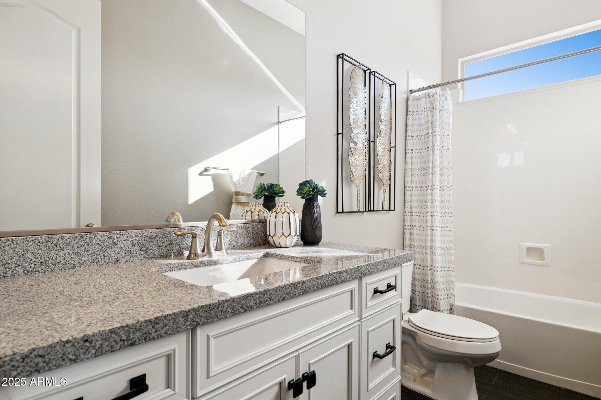 7707 South 43rd Place Phoenix, AZ 85042 - Photo 35 of 56 Large Hall Bath