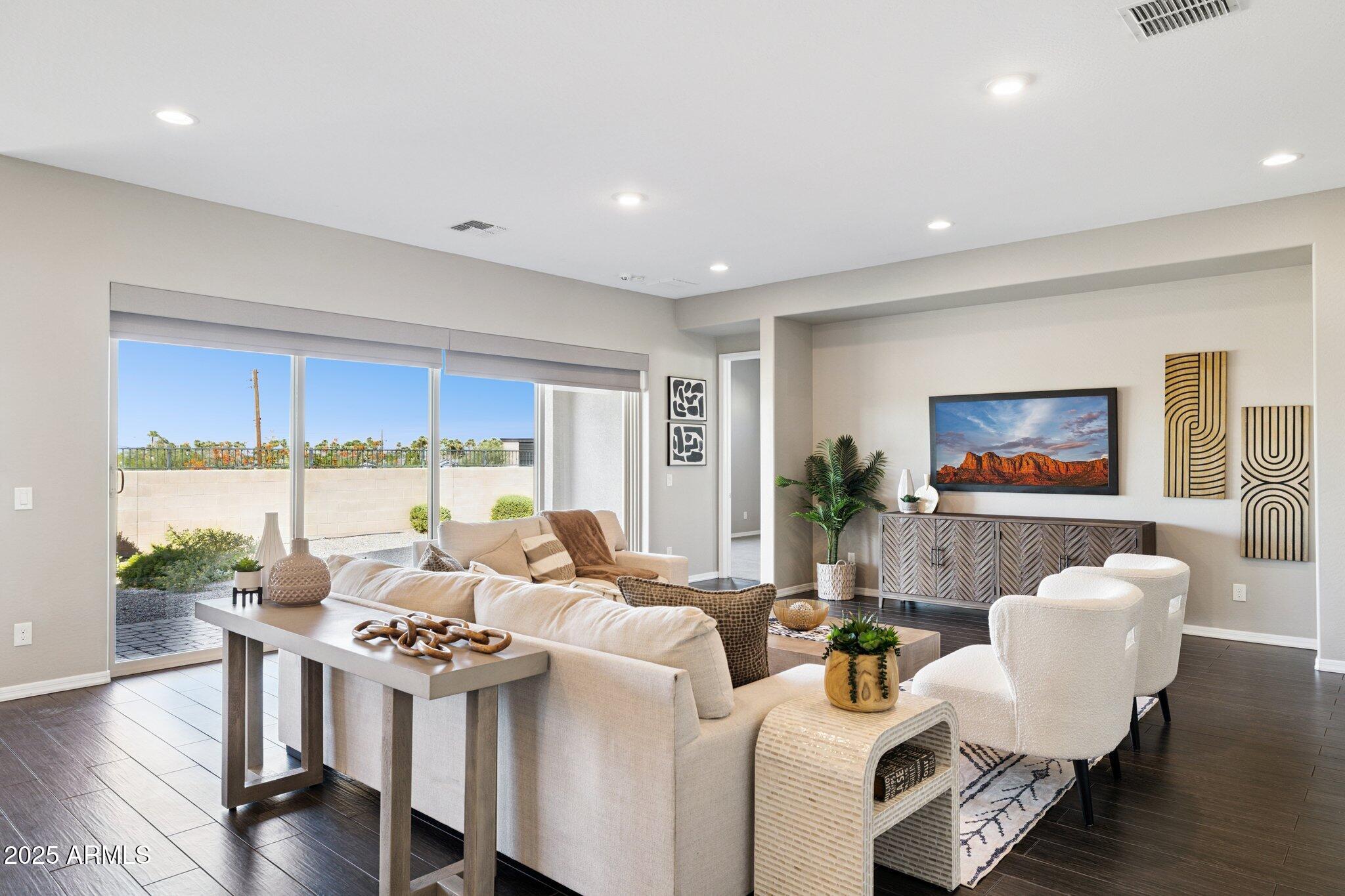 7707 South 43rd Place Phoenix, AZ 85042 - Photo 7 of 56 Great Features