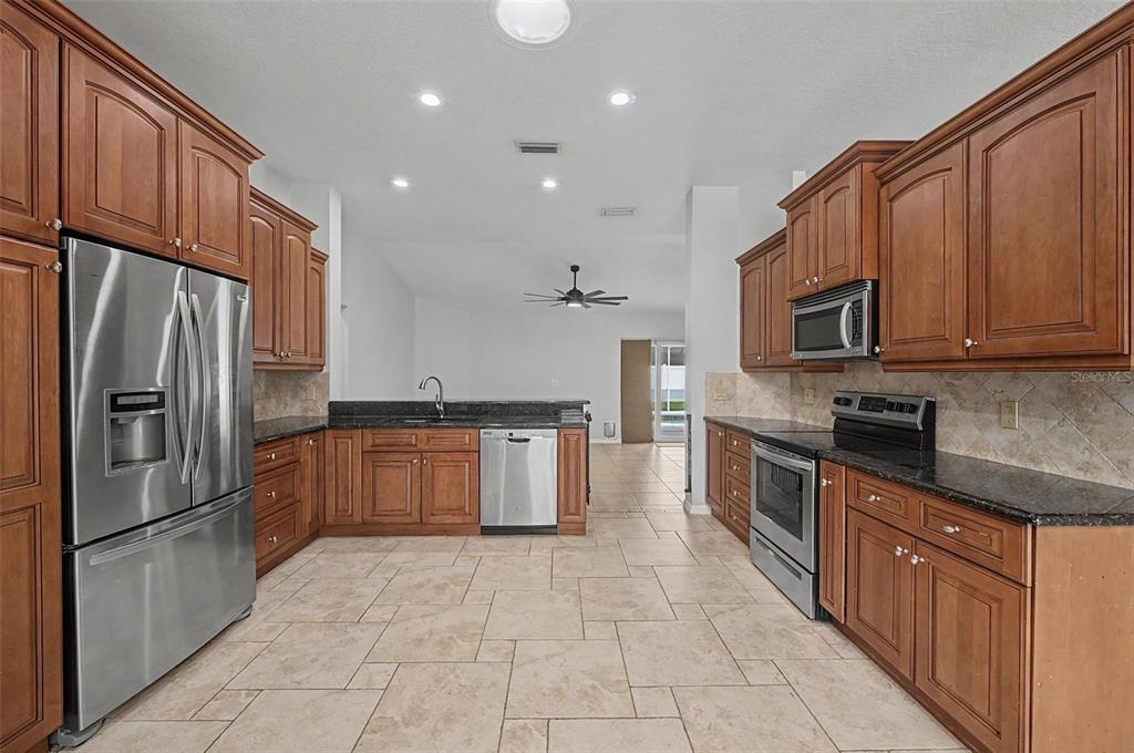 4021 Lithia Ridge Boulevard Valrico, FL 33596 - Photo 18 of 48