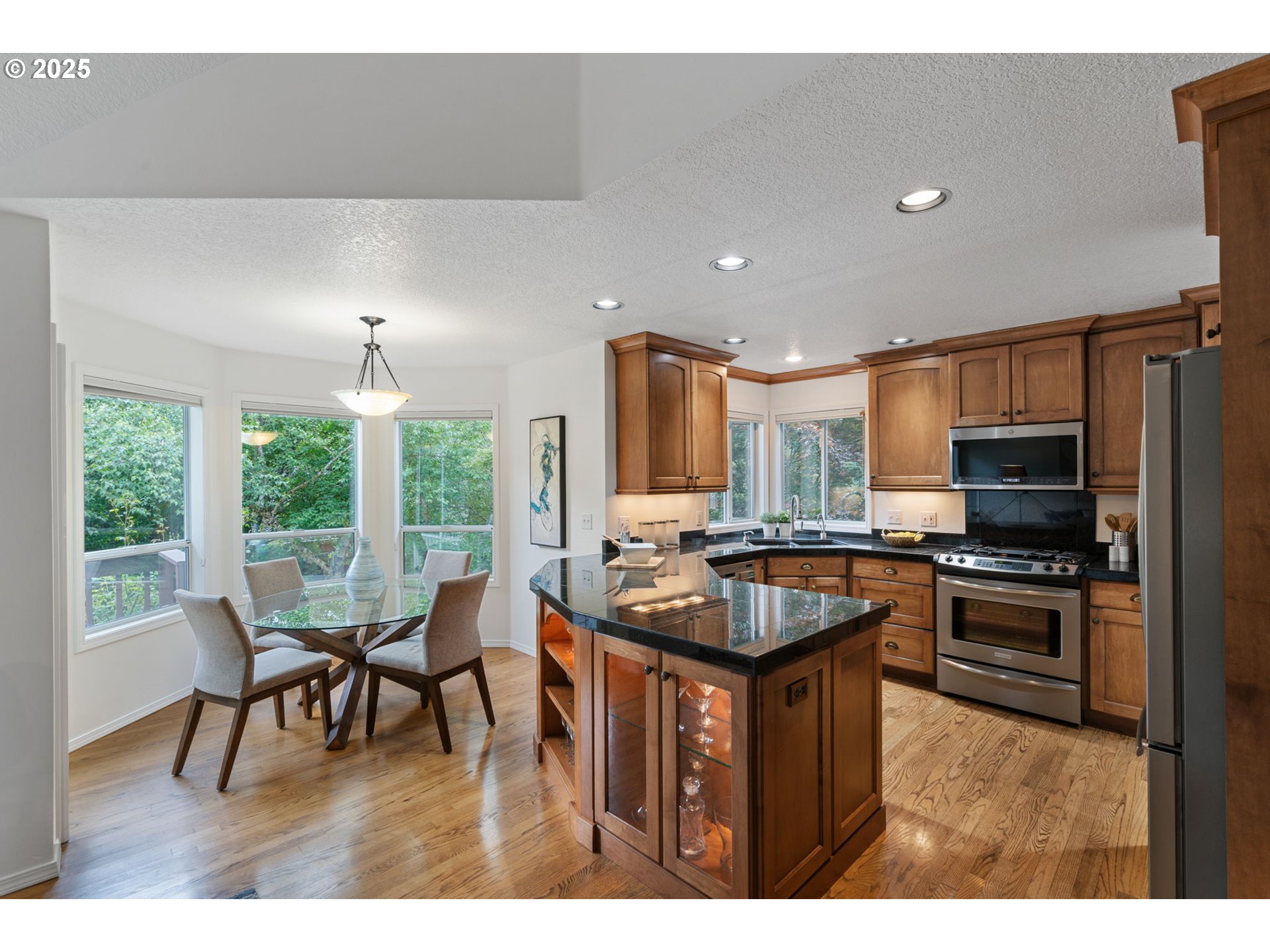 4938 Southwest Orchard Lane Portland, OR 97219 - Photo 17 of 43