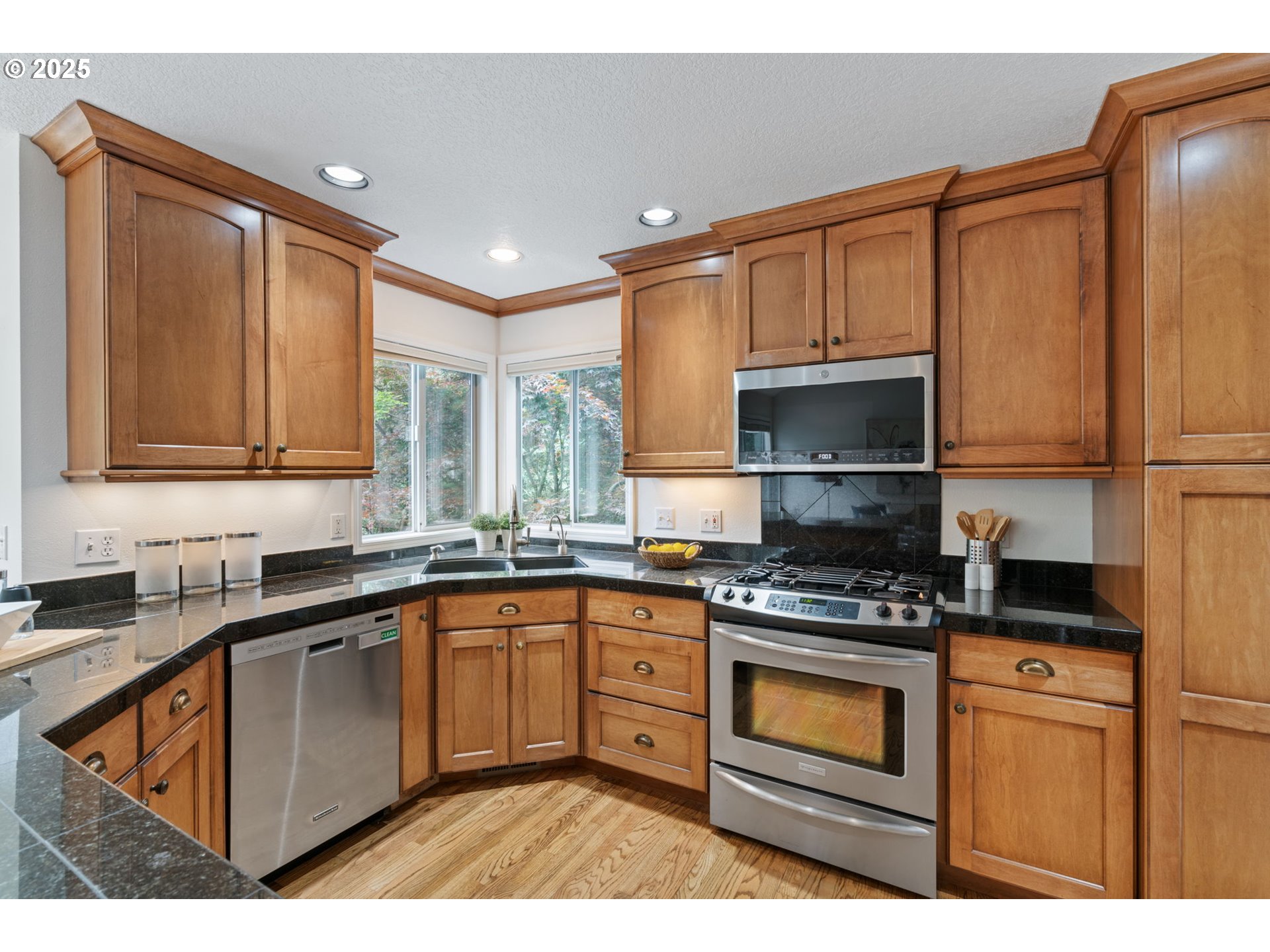 4938 Southwest Orchard Lane Portland, OR 97219 - Photo 20 of 43