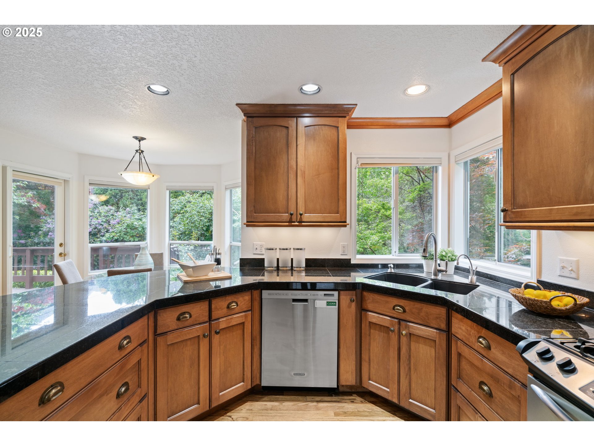 4938 Southwest Orchard Lane Portland, OR 97219 - Photo 22 of 43