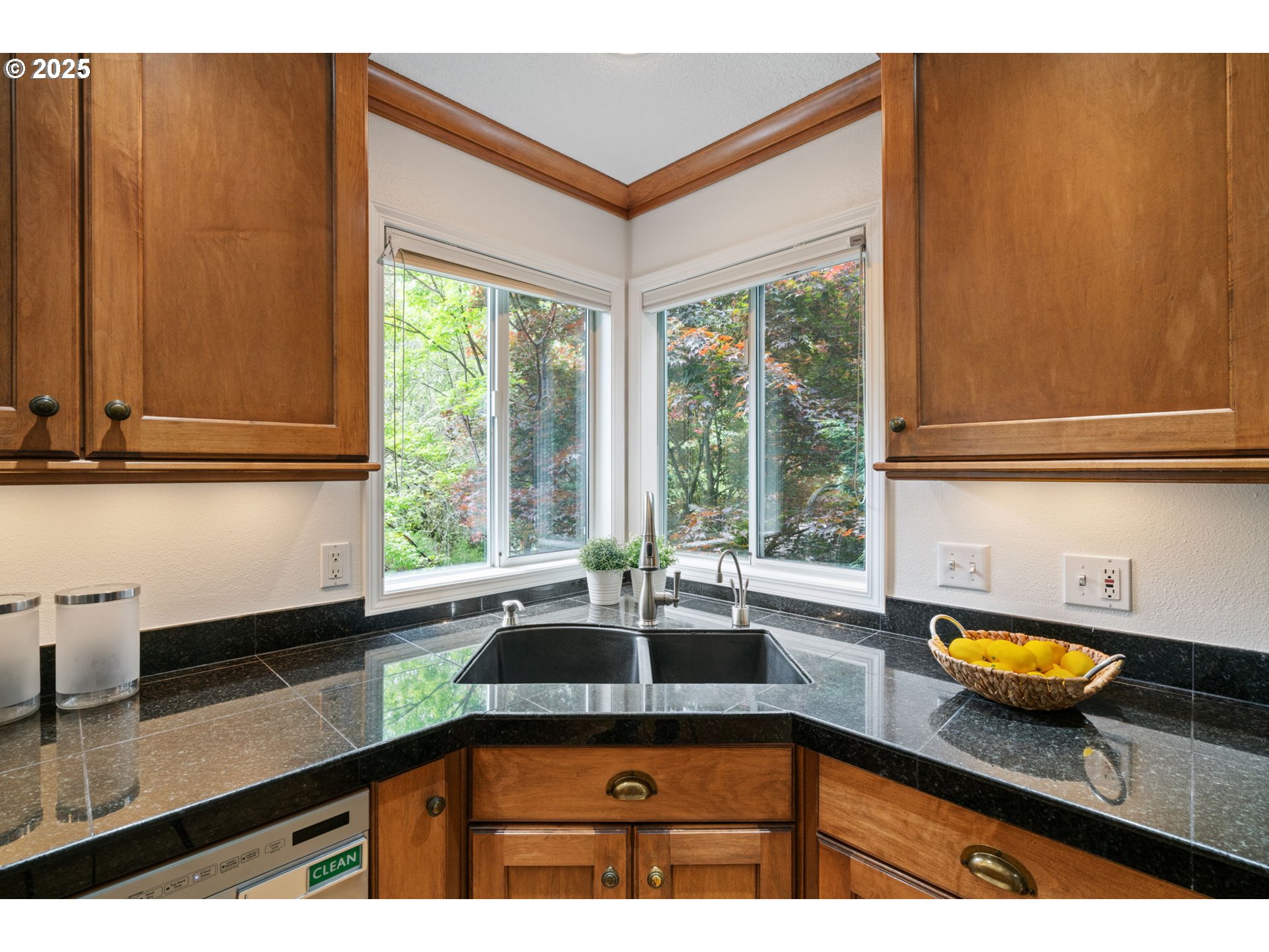 4938 Southwest Orchard Lane Portland, OR 97219 - Photo 23 of 43