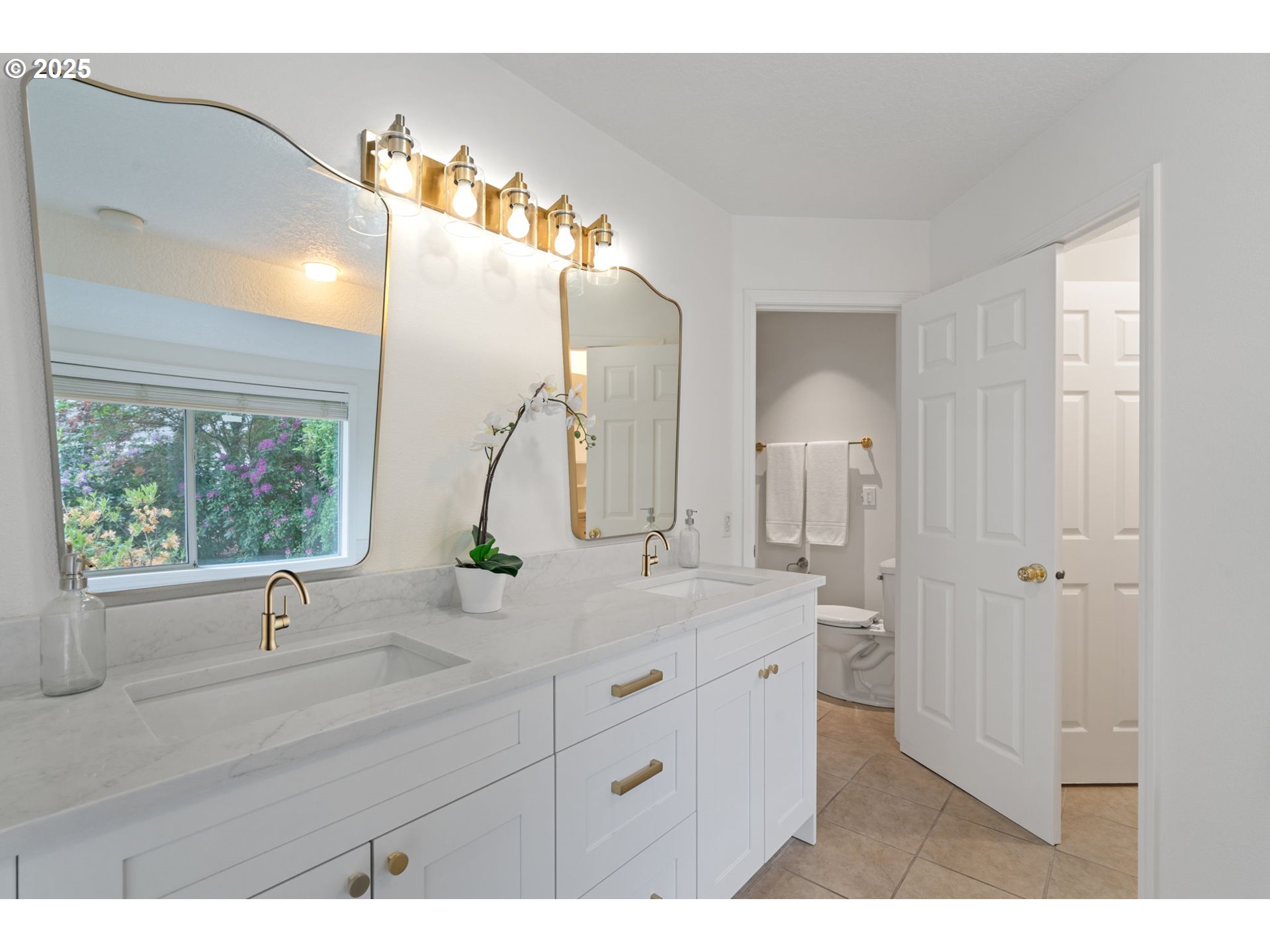 4938 Southwest Orchard Lane Portland, OR 97219 - Photo 30 of 43
