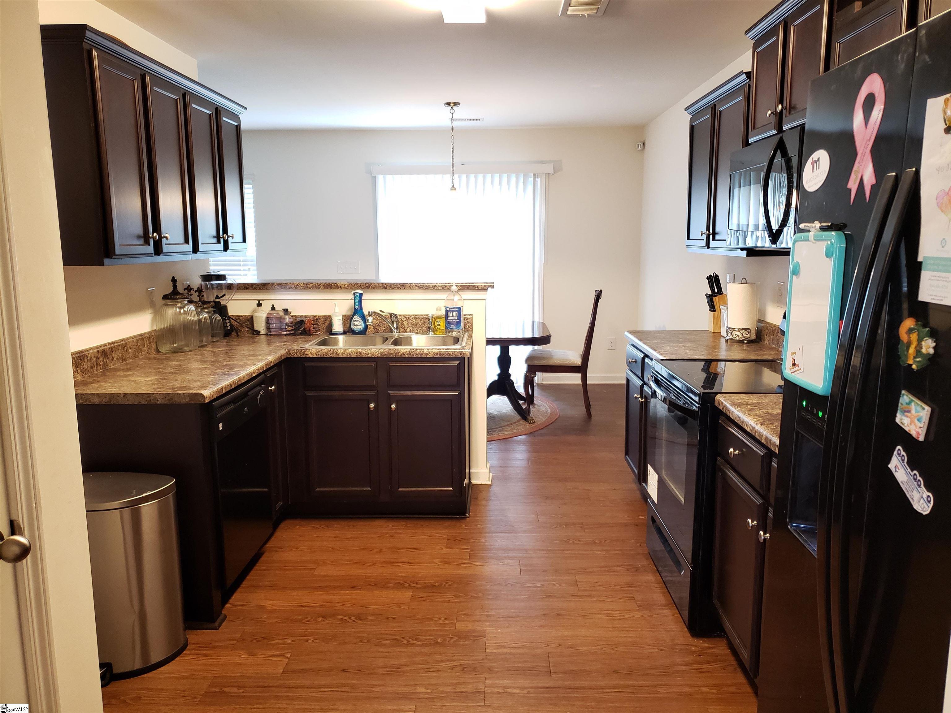 709 Brighton Ridge Court Wellford, SC 29385 - Photo 4 of 18 Gallery Image 4
