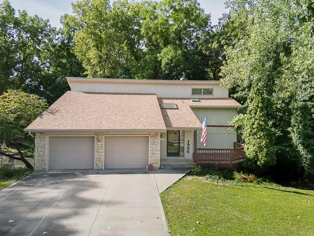 $370,000 | 1904 45th St Terrace, Riverside, MO 64150