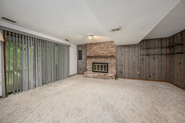 $370,000 | 1904 45th St Terrace, Riverside, MO 64150