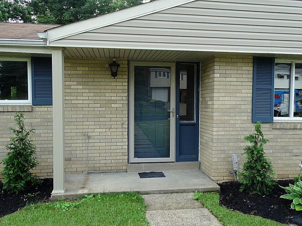1043 Fiddleback Drive McKees Rocks, PA 15136 - Photo 3 of 25