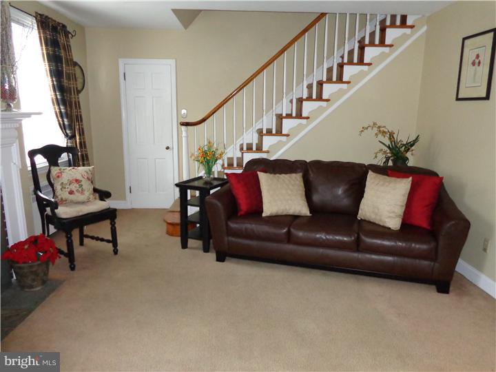 234 Avon Road Springfield, PA 19064 - Photo 7 of 20 Living Room