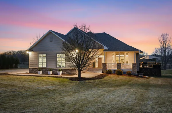 $724,900 | 10140 Deer Haven Court, Lakeville, MN 55044