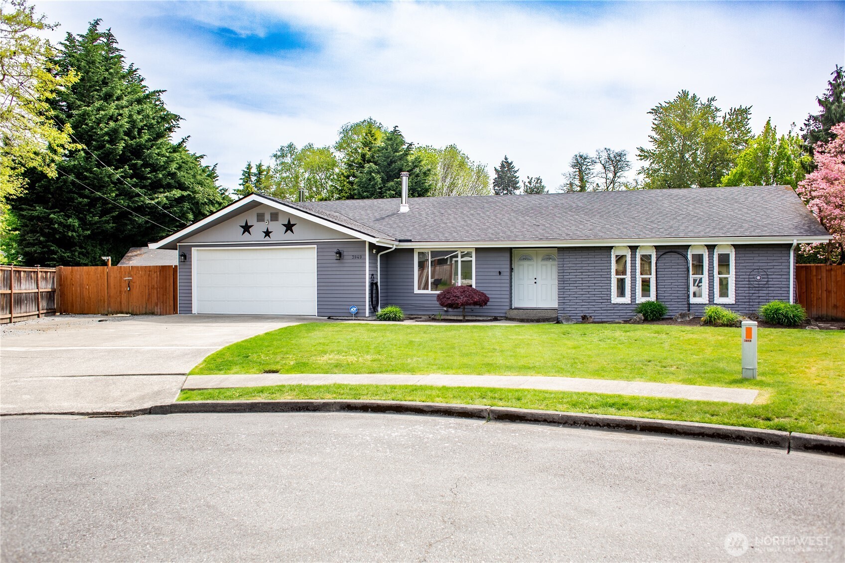 3949 Southeast 10th Place Renton, WA 98058 - Photo 3 of 38 Gallery Image 3