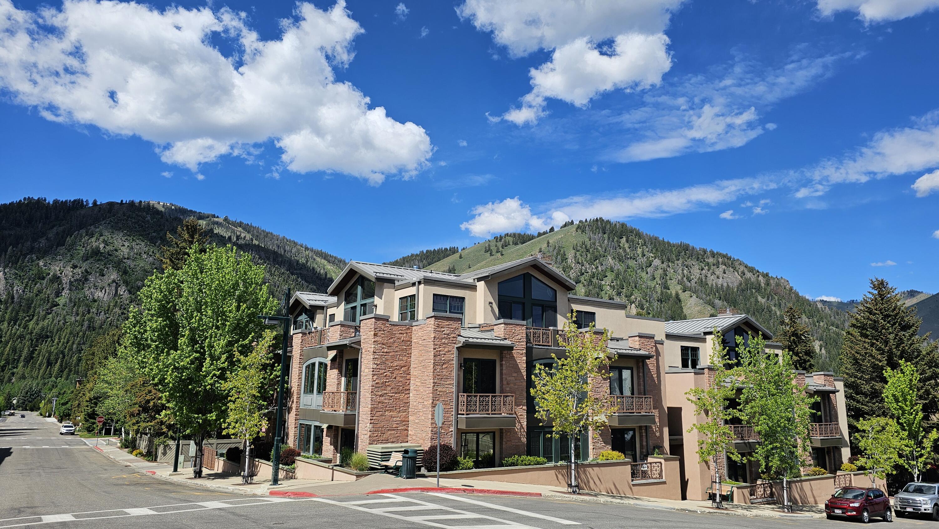 631 Washington Ave Unit 401  