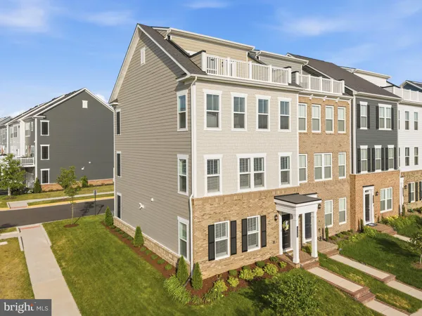 $749,999 | 17300 Turnstone Drive, Dumfries, VA 22026