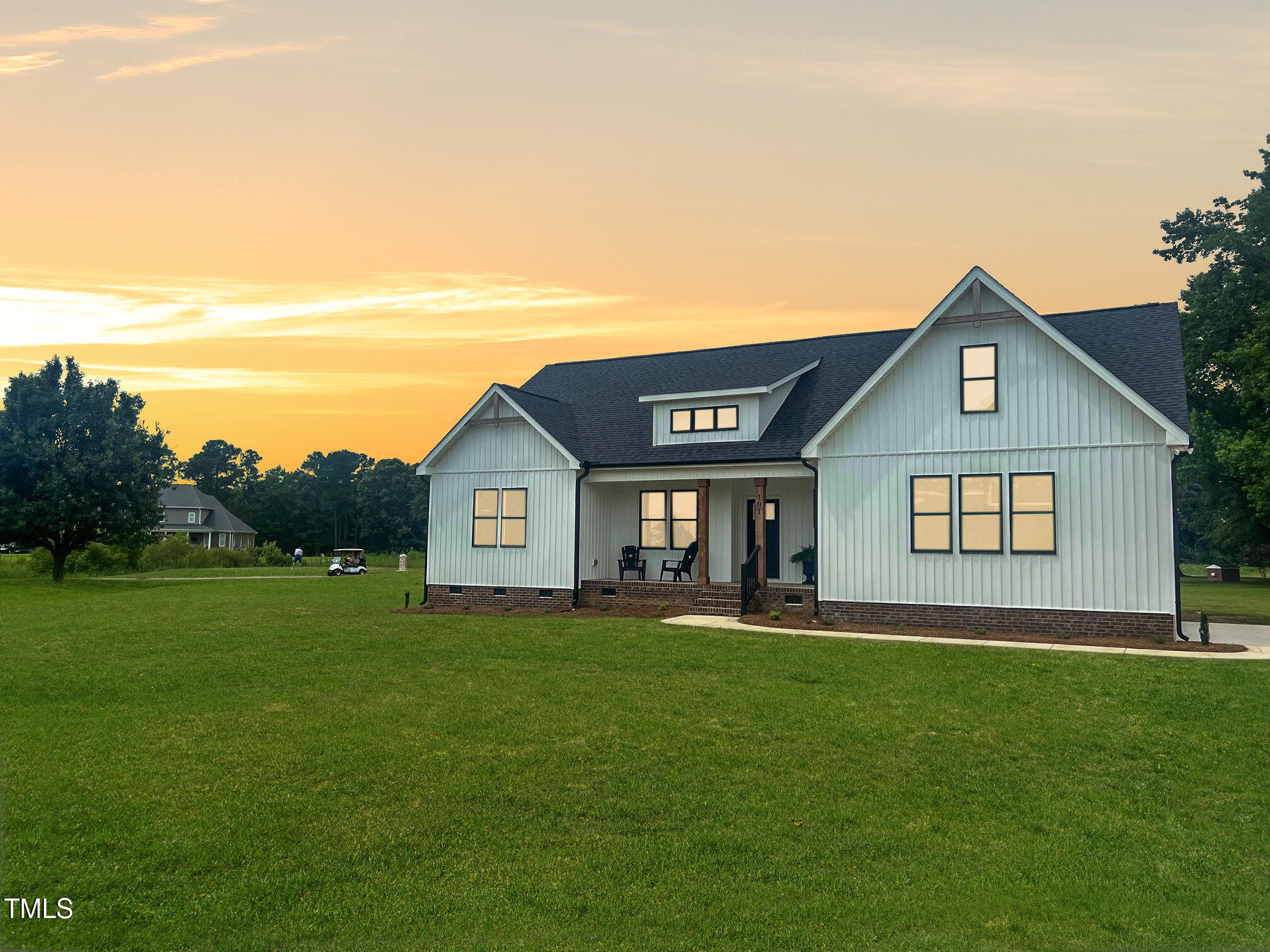 101 Sand Trap Lane Clinton, NC 28328 - Photo 2 of 49 a front view of a house with garden