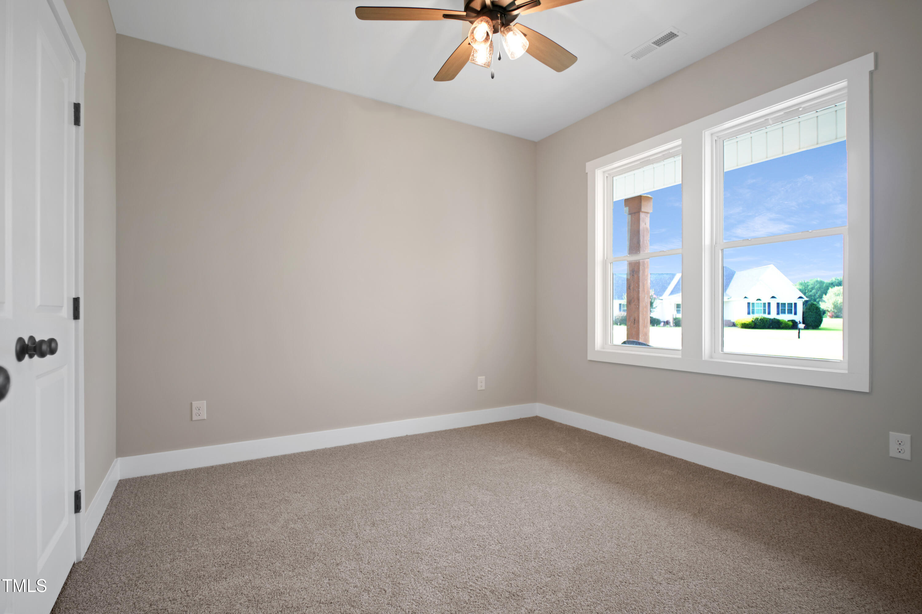 101 Sand Trap Lane Clinton, NC 28328 - Photo 40 of 49 an empty room with a window