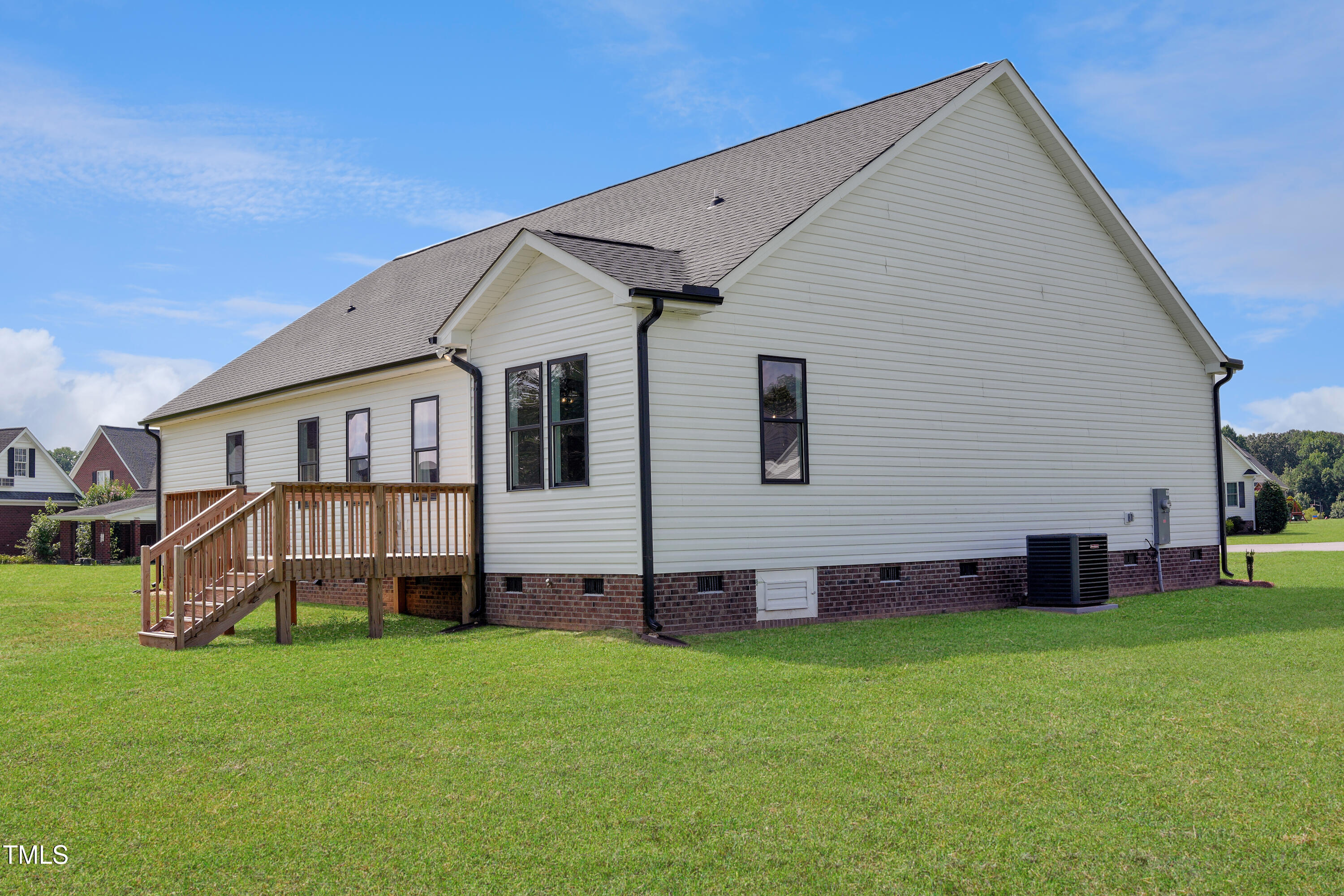 101 Sand Trap Lane Clinton, NC 28328 - Photo 47 of 49 a front view of house with yard