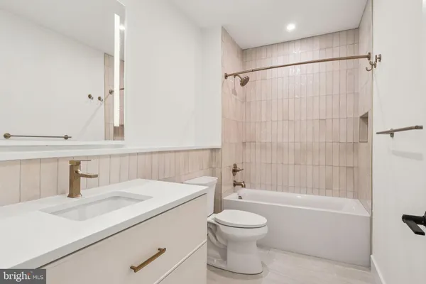 $4,000 | 20-30 West Allens Lane, Unit 110, Philadelphia, PA 19119