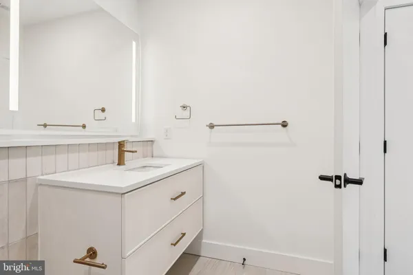 $4,000 | 20-30 West Allens Lane, Unit 110, Philadelphia, PA 19119