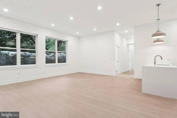 $4,000 | 20-30 West Allens Lane, Unit 110, Philadelphia, PA 19119