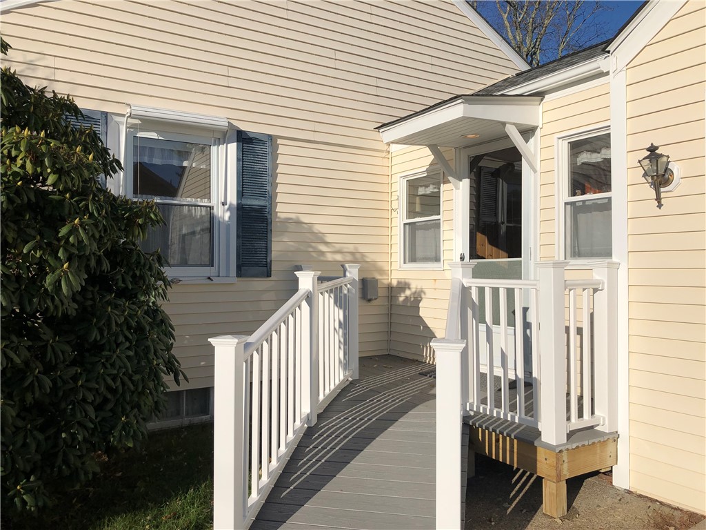 161 Hadde Avenue Cumberland, RI 02864 - Photo 5 of 46