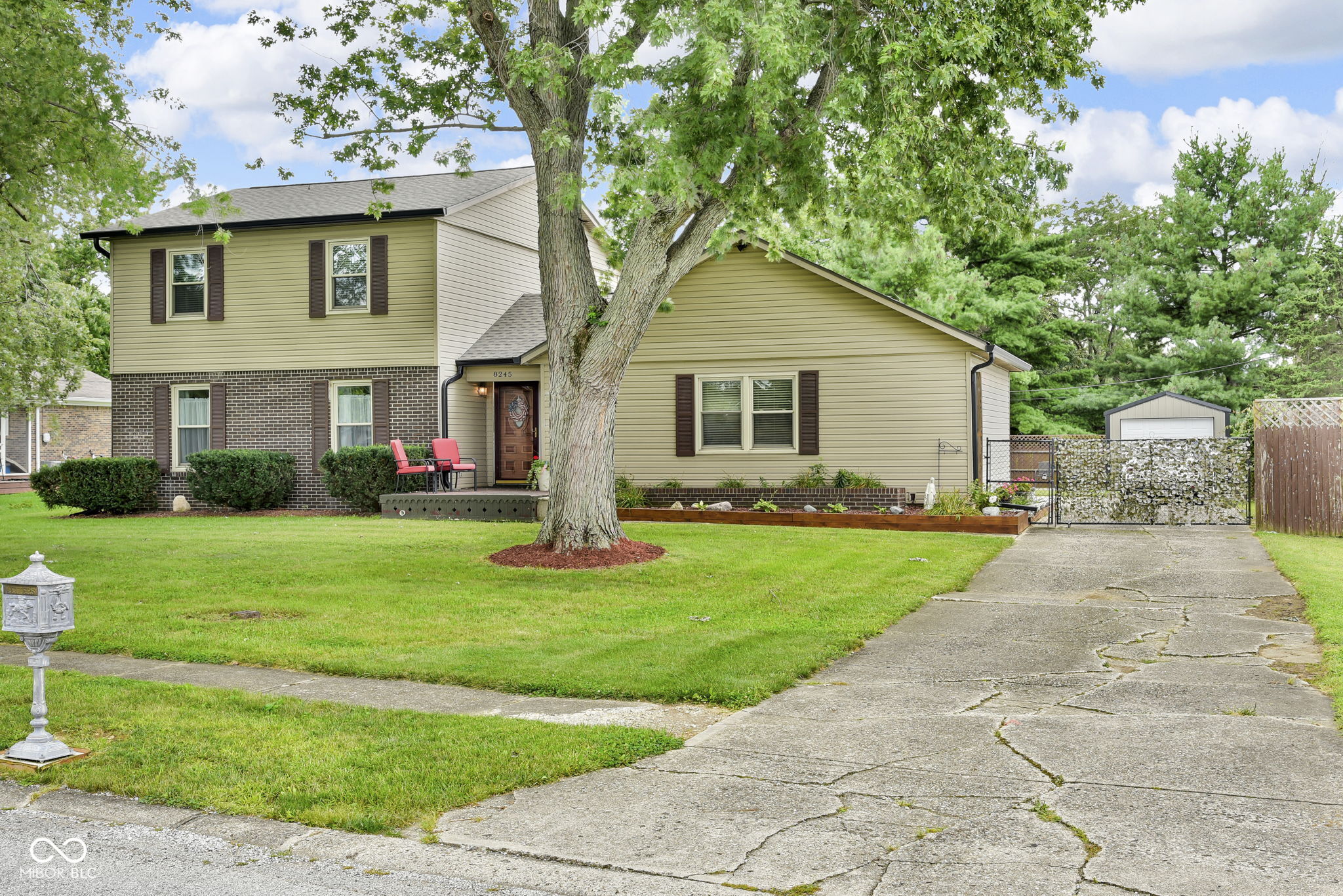 8245 Devon Avenue Indianapolis, IN 46239 - Photo 2 of 27