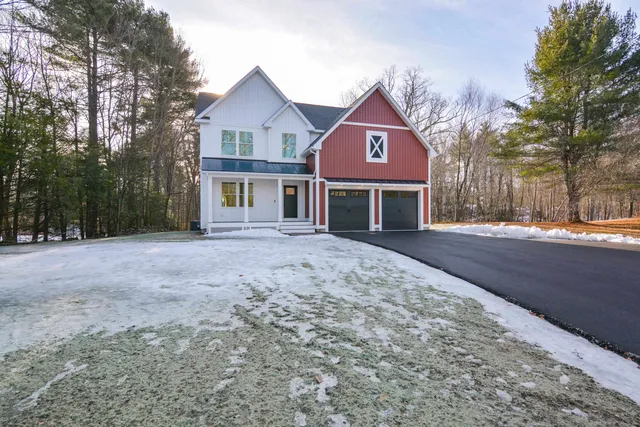 $949,900 | 211 Hampstead Road, Derry, NH 03038