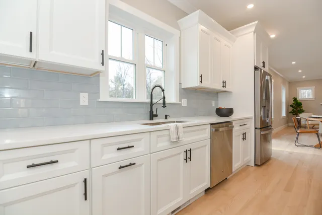 $949,900 | 211 Hampstead Road, Derry, NH 03038