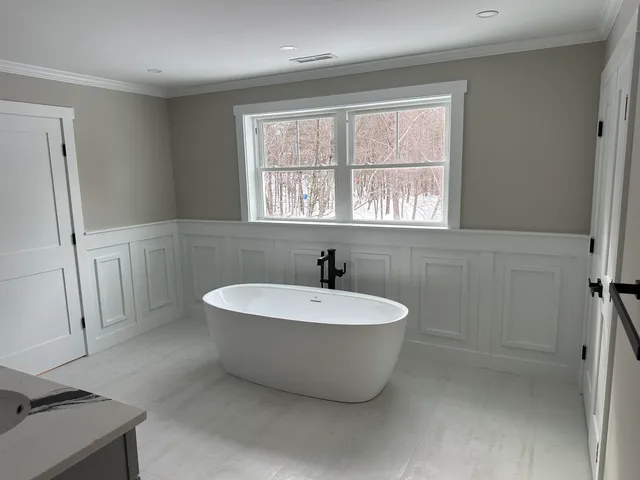 $949,900 | 211 Hampstead Road, Derry, NH 03038