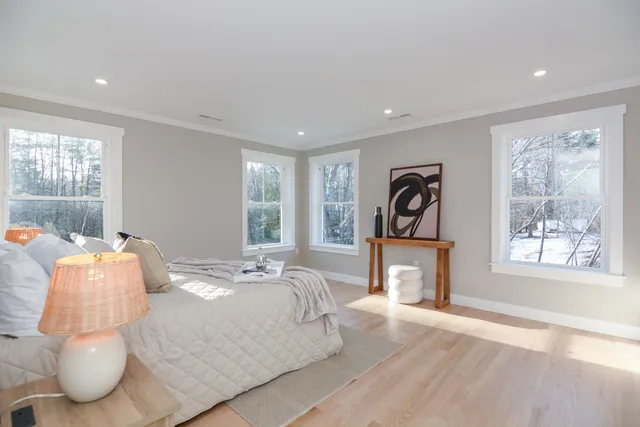 $949,900 | 211 Hampstead Road, Derry, NH 03038