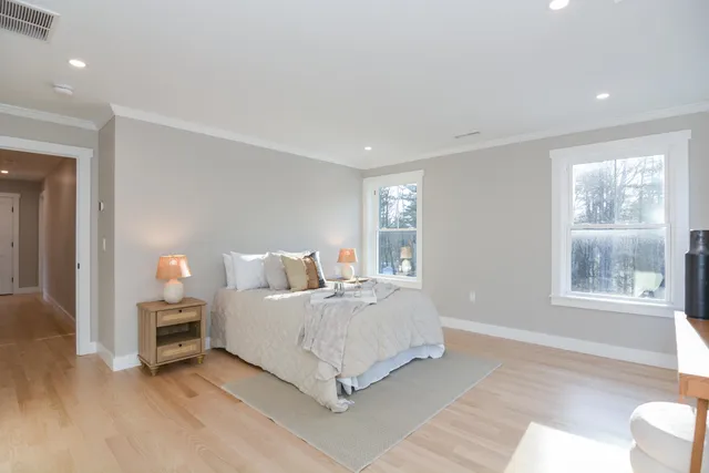 $949,900 | 211 Hampstead Road, Derry, NH 03038