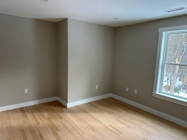 $949,900 | 211 Hampstead Road, Derry, NH 03038