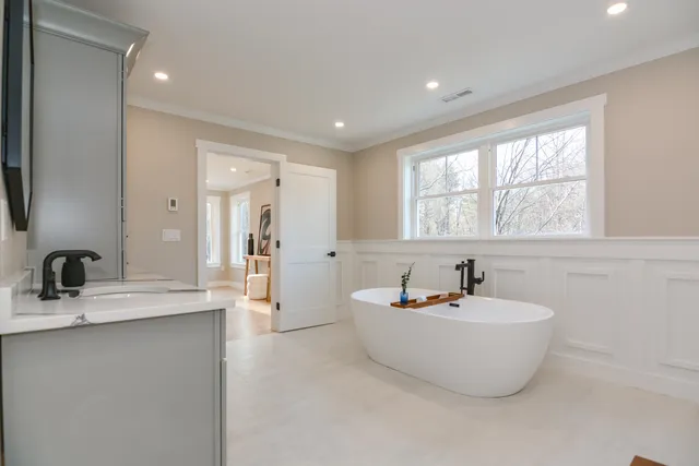 $949,900 | 211 Hampstead Road, Derry, NH 03038